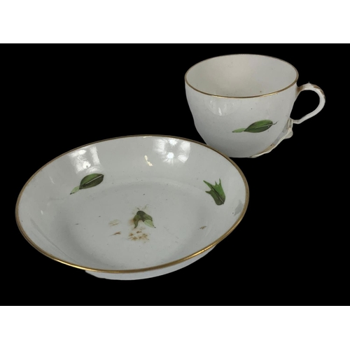 441 - An early 19th century Spode tea leaf pattern cup and saucer. Circa 1805-1810.