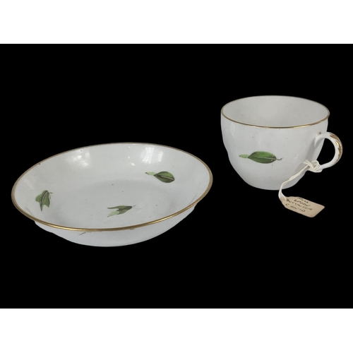 441 - An early 19th century Spode tea leaf pattern cup and saucer. Circa 1805-1810.