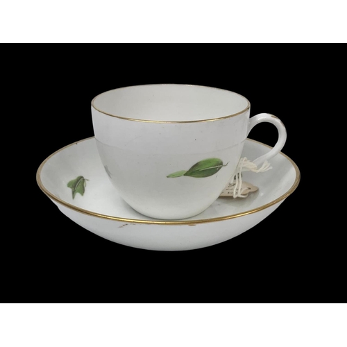 441 - An early 19th century Spode tea leaf pattern cup and saucer. Circa 1805-1810.