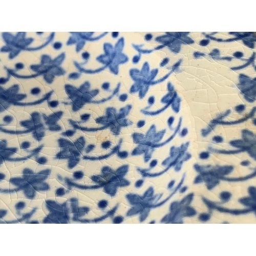 447 - 6 pieces of early 19th century Ralph & James Clews blue and white porcelain. Circa 1814. Largest pla... 