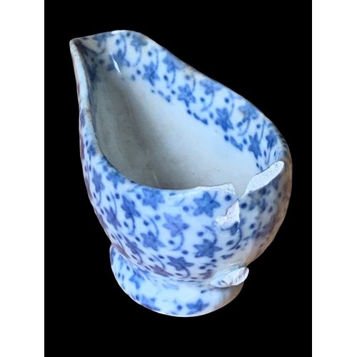 447 - 6 pieces of early 19th century Ralph & James Clews blue and white porcelain. Circa 1814. Largest pla... 