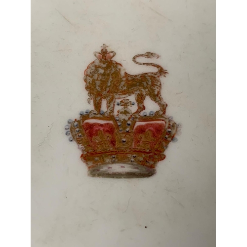 456 - An early 19th century Davenport plate with lion and crown. Number 242. Circa 1805-1820. 21cm.