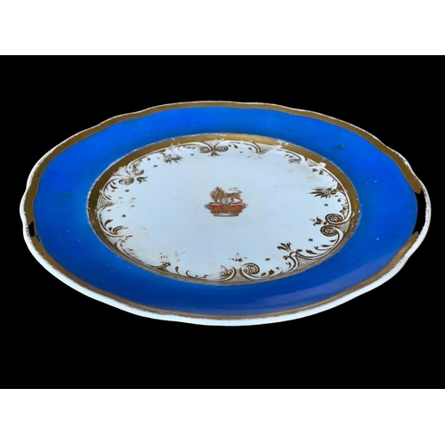 456 - An early 19th century Davenport plate with lion and crown. Number 242. Circa 1805-1820. 21cm.