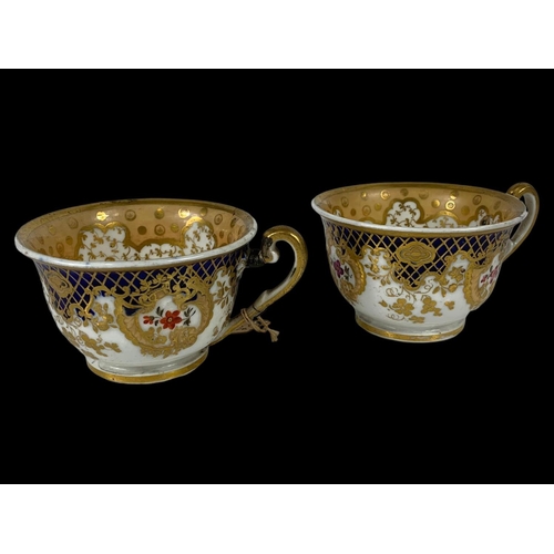 460 - A pair of early 19th century porcelain tea cups. Number 2/252. Circa 1805-1820.