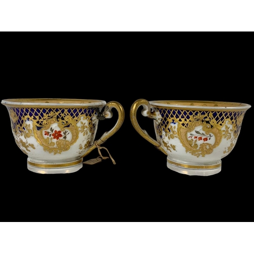 460 - A pair of early 19th century porcelain tea cups. Number 2/252. Circa 1805-1820.