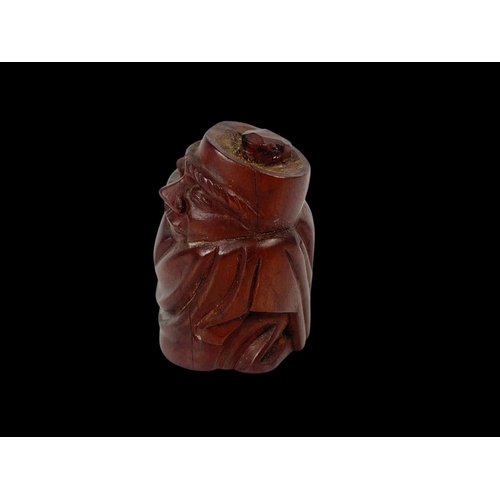 463 - A 19th century Chinese Netsuke figure. 4.5cm.