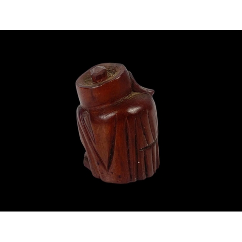 463 - A 19th century Chinese Netsuke figure. 4.5cm.