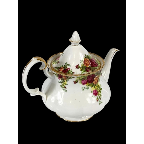 469 - A Royal Albert Old Country Roses teapot. 25 x 21cm