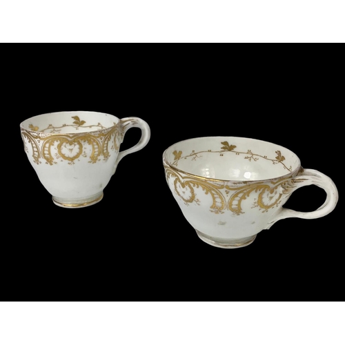 481 - A quantity of 19th century porcelain. Including a Spode cup, pattern number 2036, circa 1825. 6 piec... 