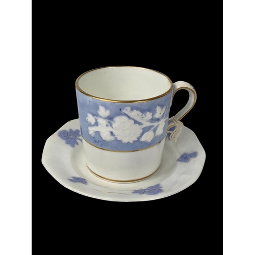 481 - A quantity of 19th century porcelain. Including a Spode cup, pattern number 2036, circa 1825. 6 piec... 