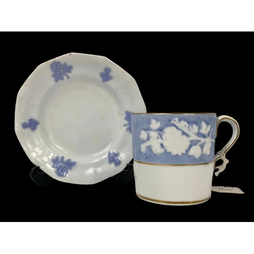 481 - A quantity of 19th century porcelain. Including a Spode cup, pattern number 2036, circa 1825. 6 piec... 