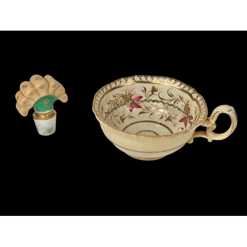 481 - A quantity of 19th century porcelain. Including a Spode cup, pattern number 2036, circa 1825. 6 piec... 