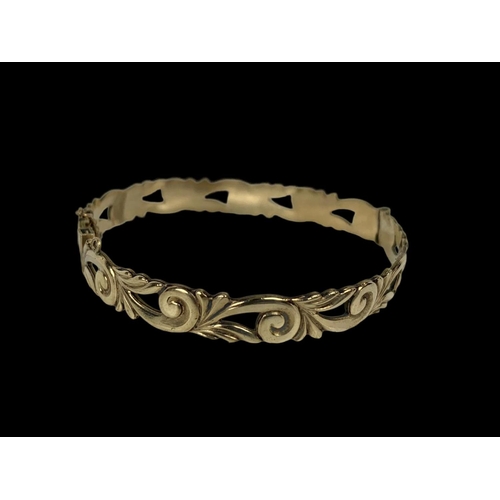 661 - 8 rolled gold bangles