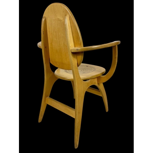 841 - A set of 6 beech chairs.