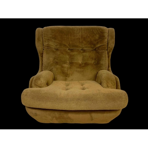 843 - A large vintage armchair by Englender. Fratelli Collection. 88 x 101 x 84cm.