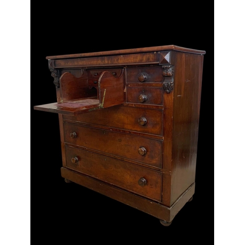 846 - A large Victorian mahogany secretaire chest of drawers. Circa 1860-1870. 124.5 x 56 x 125cm.