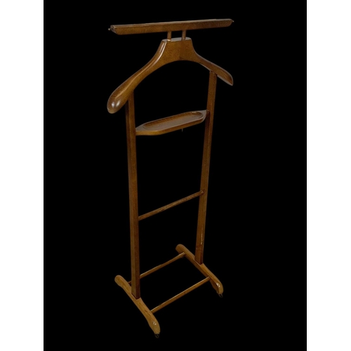 852 - A vintage gents valet stand