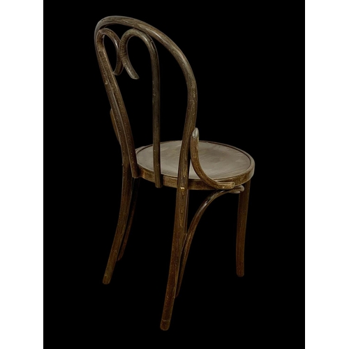 862 - A set of 6 vintage Bentwood chairs.