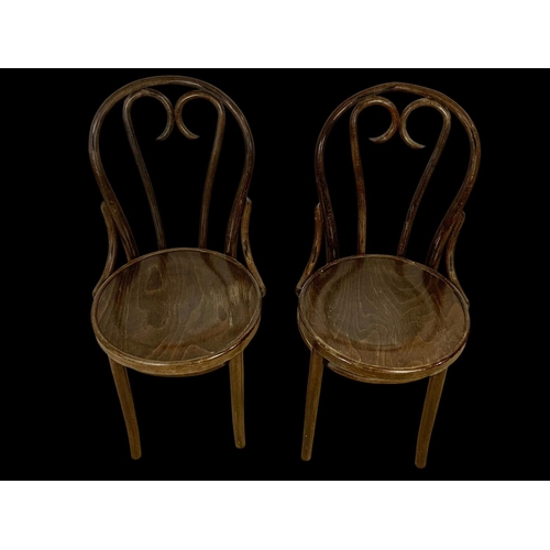 862 - A set of 6 vintage Bentwood chairs.