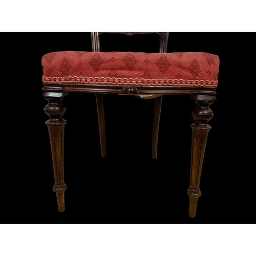 869 - A set of 4 Victorian chairs. Circa 1880