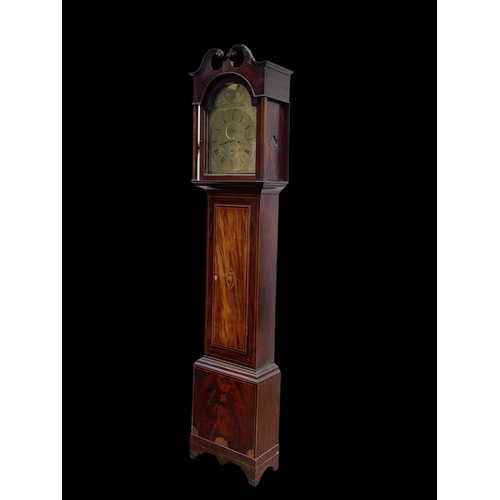 882 - A late Georgian inlaid mahogany long case clock, with brass face. Circa 1820. With weights and pendu... 