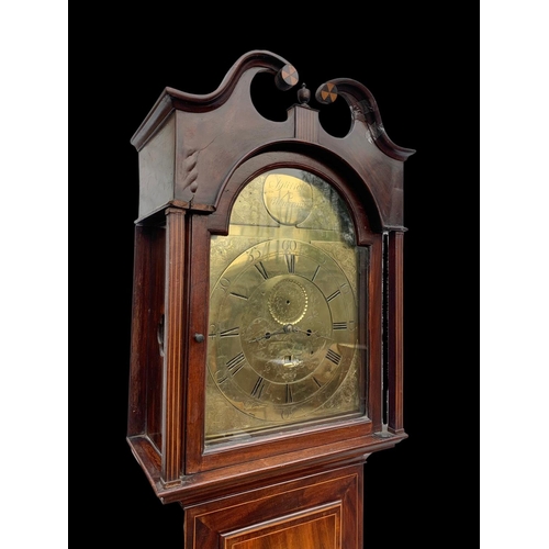 882 - A late Georgian inlaid mahogany long case clock, with brass face. Circa 1820. With weights and pendu... 