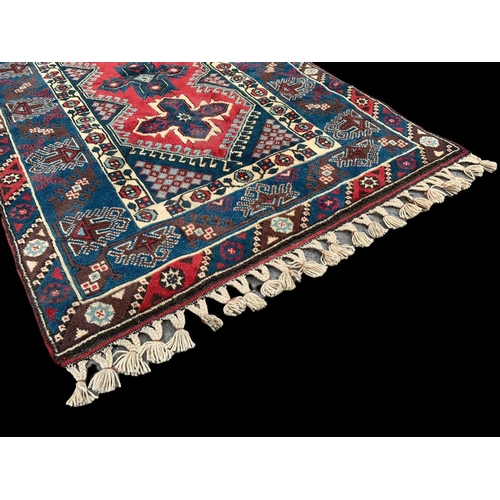 922 - A vintage Middle Eastern hand knotted rug. 123 x 205cm