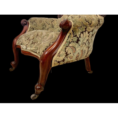 929 - A large Victorian mahogany spoon back armchair. 71 x 62 x 103.5cm.