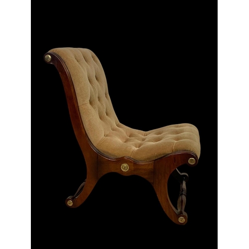 930 - A small Regency style button back side chair