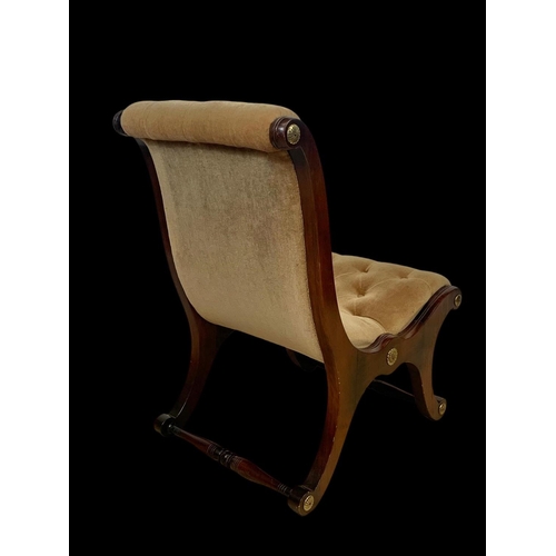 930 - A small Regency style button back side chair