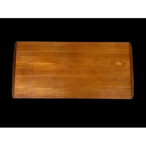 932 - A teak and beech extending coffee table with under storage. 95.5 x 45.5 x 45cm.