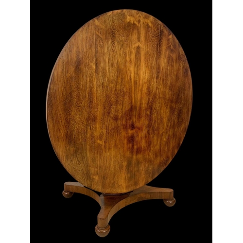 944 - A large William IV rosewood tilt top breakfast table. 136 x 73.5cm.