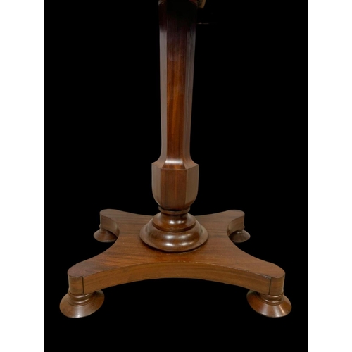 951 - A William IV mahogany table. Circa 1835. 76.5 x 51 x 77cm