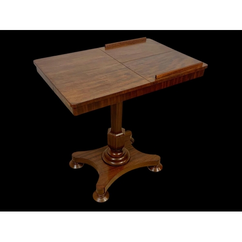 951 - A William IV mahogany table. Circa 1835. 76.5 x 51 x 77cm