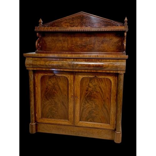 1024 - A superb quality William IV flamed mahogany chiffonier with 2 drawers. Circa 1830. 110.5 x 48 x 143c... 