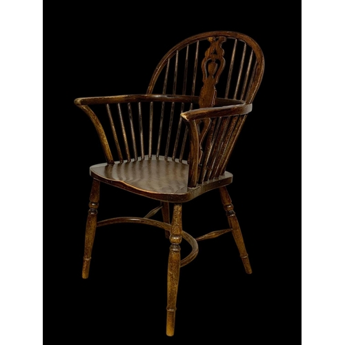 888 - An early 20th century elm and beech Windsor armchair. In the 18th century style. Circa 1900-1920. 52... 