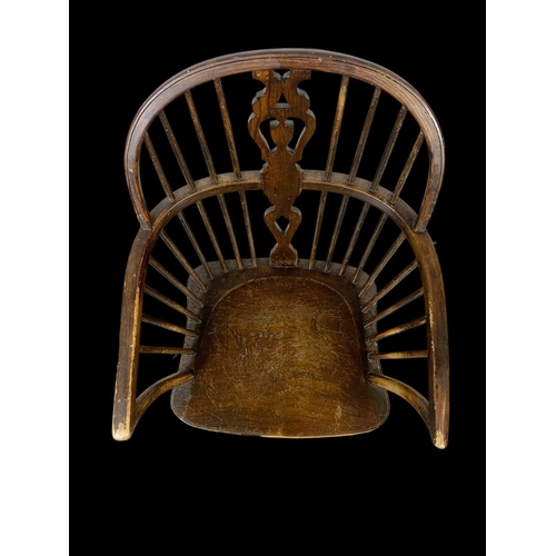 888 - An early 20th century elm and beech Windsor armchair. In the 18th century style. Circa 1900-1920. 52... 