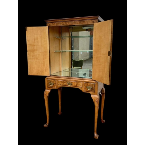 904 - An early Georgian style burr walnut cocktail cabinet, with 3 drawers and glass interior shelves. Cir... 