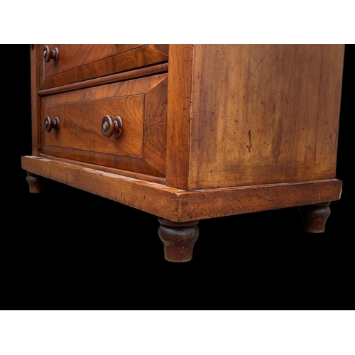 905 - A Victorian mahogany 4 drawer chest of drawers. Circa 1870. 109.5 x 54 x 101cm