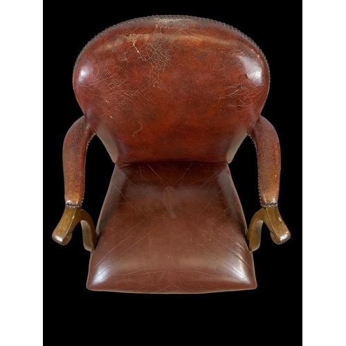 945 - An early 20th century mahogany and leather swivel desk chair. Circa 1920. 65 x 60 x 92cm.