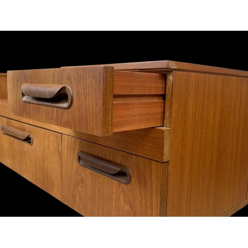 954 - A teak dressing table/sideboard with 5 drawers. Mid century. Circa 1970. 137 x 42 x 66.5cm.