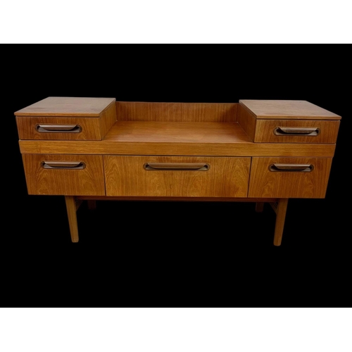 954 - A teak dressing table/sideboard with 5 drawers. Mid century. Circa 1970. 137 x 42 x 66.5cm.