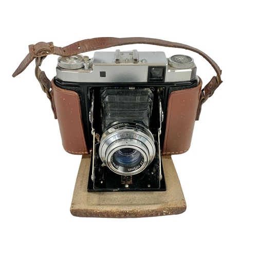 300 - Vintage Super Ikonta camera. Zeiss Ikon.