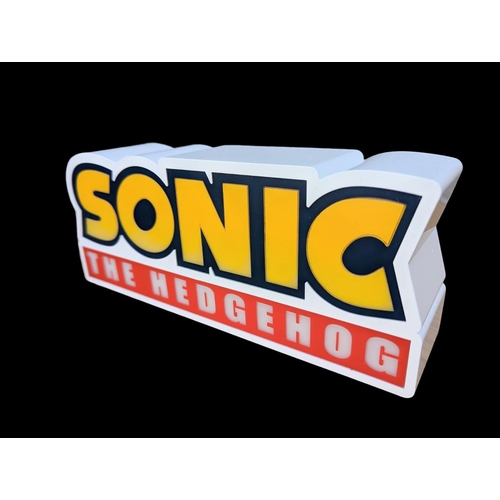 255 - Sonic the hedgehog logo light in box