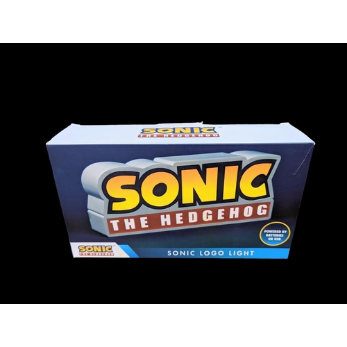 255 - Sonic the hedgehog logo light in box