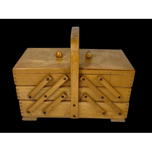 304 - A vintage sewing box with contents. 33 x 18 x 26cm