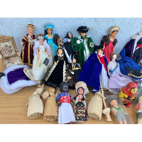 322 - A quantity of vintage dolls. Some Royal