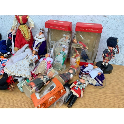 322 - A quantity of vintage dolls. Some Royal