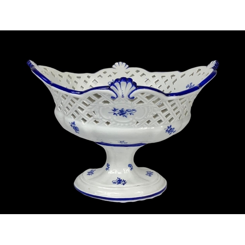 581 - A Meissen porcelain comport bowl. 27 x 25 x 19cm.