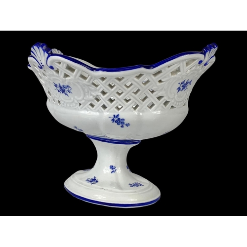 581 - A Meissen porcelain comport bowl. 27 x 25 x 19cm.